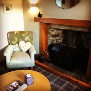 It’s freezing outside! Born & bred Shetlander but never fail to be surprised by the elements here. The perfect excuse to cosy up next to the fire though 🔥 #oldmoorens #cosy #wildweather #voar #selfcateringaccommodation #promoteshetland #inspiredbyshetland #visitshetland