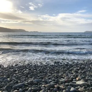 Happy Easter weekend 🌸🐣 Hope we all get to enjoy a bit more sunshine before the snow hits again ❄️ #easterholidays #oldmoorens #inspiredbyshetland #visitshetland #promoteshetland #beach #coastalliving